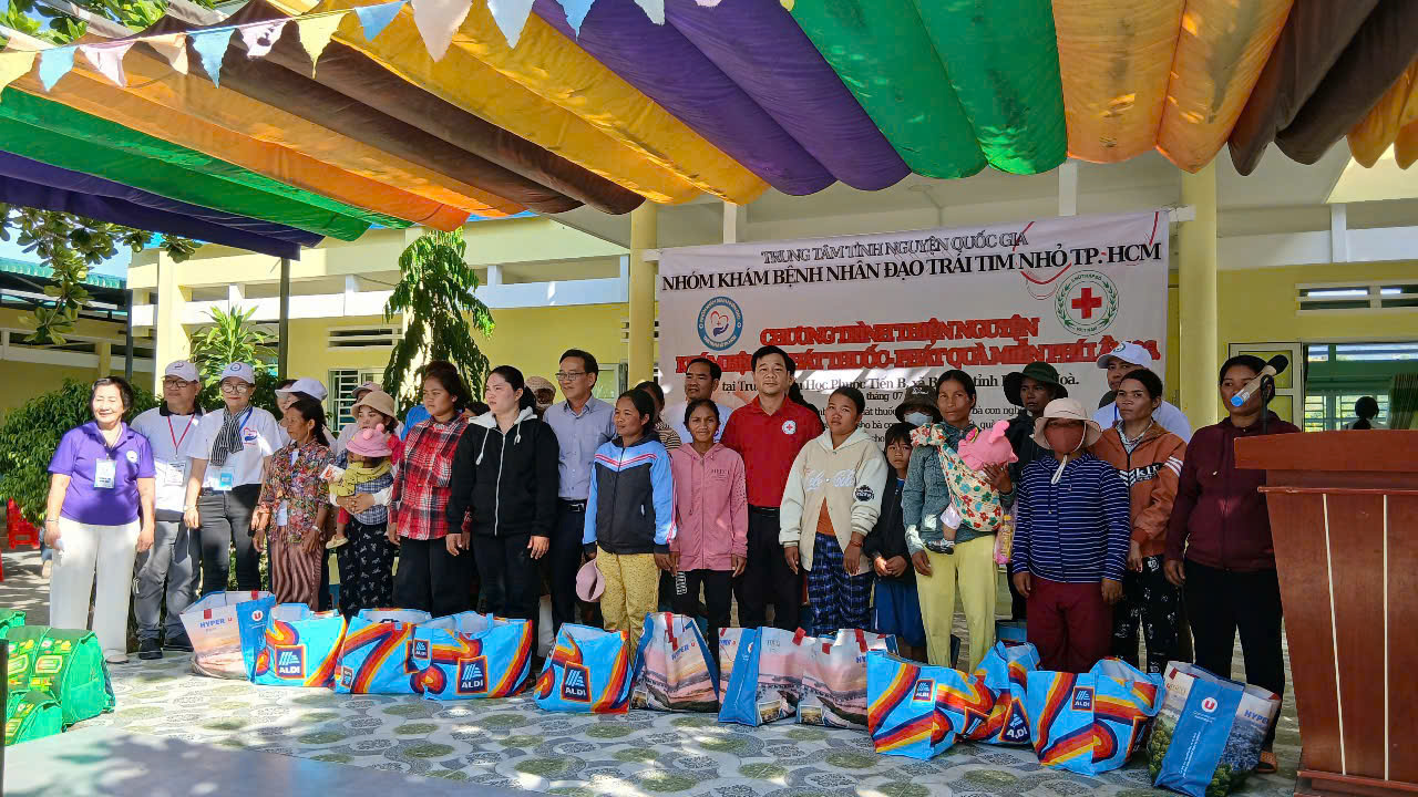 Hội Chữ thập đỏ tỉnh Khánh Hòa phối hợp tổ chức chương trình nhân đạo tại xã Bác Ái (Khanh Hoa Red Cross Partners for Humanitarian Program in Bac Ai Commune)